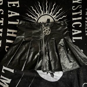 Faux Leather Pentagram Zipper Pleated Skirt